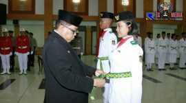 Pengukuhan Paskibraka di Balaikota Koesoemo Wicitro oleh Plt Walikota Blitar (Santoso).