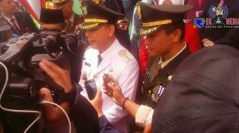 Walikota Cimahi Ajay M Priatna saat diwawancara awak media.