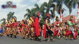 Suasana saat berlangsungnya pawai kebangsaan Kota Blitar dalam memeriahkan HUT RI ke-74.