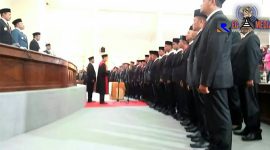 Suasana saat berlangsungnya prosesi pelantikan 45 anggota DPRD Sampang terpilih.