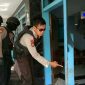 Tim Cobra Polres Lumajang saat mengecek TKP rumah warga yang menjadi terror bom bondet.