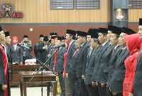 Suasana saat berlangsung prosesi pelantikan anggota DPRD Kabupaten Blitar terpilih.