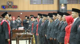 Suasana saat berlangsung prosesi pelantikan anggota DPRD Kabupaten Blitar terpilih.