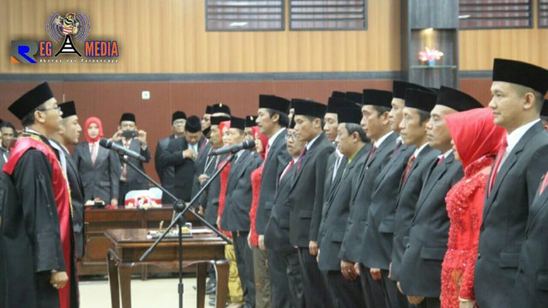 Suasana saat berlangsung prosesi pelantikan anggota DPRD Kabupaten Blitar terpilih.