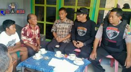 Tim Cobra Polres Lumajang tengah memediasi antara oknum guru dan murid (korban) beserta orang tuanya dalam kasus kekerasan.