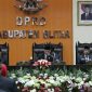 Ketua dan Wakil Ketua DPRD Sementara Kabupaten Blitar periode 2019/2024 memimpin paripurna.