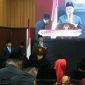 Bupati Blitar (Rijanto) saat membacakan sambutan Gubernur Jatim usai prosesi pelantikan DPRD Kab. Blitar terpilih.
