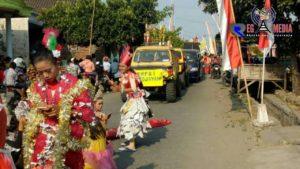 Peringati dan Kenang Jasa Pahlawan Kemerdekaan RI, Masyarakat Sutojayan Blitar Gelar Pawai Kebangsaan