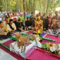 Berlangsungnya tradisi grebek syuro di Desa Sumbermujur, Kabupaten Lumajang.