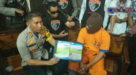 Kapolres Lumajang (AKBP Muhammad Arsal Sahban) saat mengintrogasi langsung terhadap tersangka (MK)