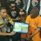 Kapolres Lumajang (AKBP Muhammad Arsal Sahban) saat mengintrogasi langsung terhadap tersangka (MK)