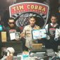 Kapolres Lumajang (AKBP. Muhammad Arsal Sahban) saat menunjukkan barang bukti kasus bisnis piramida Q-Net.