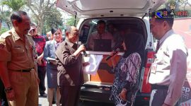 Bupati Blitar (Drs. H. Rijanto, MM) saat melaunching perizinan mudah.
