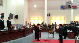 Suasana saat berlangsungnya pelantikan Ketua dan Wakil Ketua DPRD Sampang Definitif.