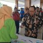 Bupati Blitar Drs. H Rijanto, MM dan Kadis Nakertrans hadiri kegiatan Job Market Fair di Pendopo Sasana Adi Praja.