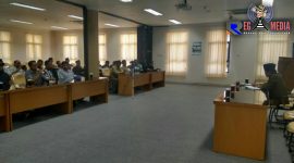 Suasana saat puluhan pelanggan pengguna air PDAM hearing di terima ketua sementara DPRD Kabupaten Blitar Suwito Saren Satoto.