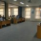 Suasana saat puluhan pelanggan pengguna air PDAM hearing di terima ketua sementara DPRD Kabupaten Blitar Suwito Saren Satoto.