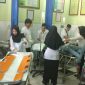 Korban saat mendapatkan perawatan intensif di Puskesmas Socah, Bangkalan.