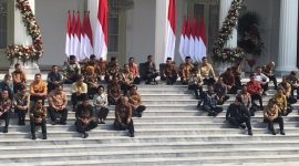 Para Menteri Kabinet Indonesia Maju diteras Istana Negara