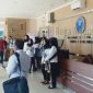 Suasana ruang lobby kantor Badan Narkotika Nasional Provinsi (BNNP) Jawa Timur saat berlangsungnya tes narkoba Bacakades se-Kab. Sampang.