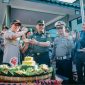 Polres Lumajang berikan suprise kepada Kodim 0821 Lumajang dalam rangka HUT TNI yang ke 74.
