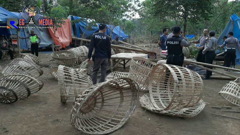 Kepolisian Resort Lumajang saat menggrebek dan bongkar tempat judi sabung ayam di Mlawang, Klakah, Lumajang.