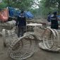 Kepolisian Resort Lumajang saat menggrebek dan bongkar tempat judi sabung ayam di Mlawang, Klakah, Lumajang.