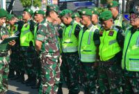 Komandan Kodim 0808/Blitar (Letkol Inf Kria Bianto) saat pimpin apel gelar pasukan persiapan Pilkades serentak.