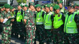 Komandan Kodim 0808/Blitar (Letkol Inf Kria Bianto) saat pimpin apel gelar pasukan persiapan Pilkades serentak.