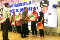 Masyarakat penerima bantuan perbaikan rumah tidak layal huni (Rutilahu) di Cimahi.