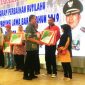 Masyarakat penerima bantuan perbaikan rumah tidak layal huni (Rutilahu) di Cimahi.