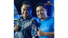 Kepala Biro Rega Media Gorontalo (Ronaldo Ali) saat pose bersama dengan Wakil Ketua DPR RI (Rachmad Gobel) di kantor DPW Partai Nasdem Provinsi Gorontalo.