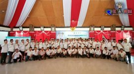 Pose bersama Pemerintah tingkat Kabupaten Sampang, Dinas Kesehatan dengan Camat dan Kepala Desa se-Kabupaten Sampang di pendopo agung trunojoyo.