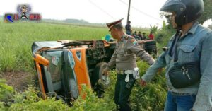 Bus Rombongan Pariwasata Terguling, Puluhan Penumpang Luka-Luka