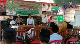 Plt Camat Banyuantes (Fajar Siddiq) tengah memberikan pemaparan dalam kegiatan Musrenbangdes Morbetoh, Kecamatan Banyuantes, Kabupaten Sampang.