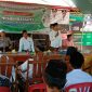 Plt Camat Banyuantes (Fajar Siddiq) tengah memberikan pemaparan dalam kegiatan Musrenbangdes Morbetoh, Kecamatan Banyuantes, Kabupaten Sampang.