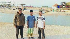 Kades Telaga Biru (songkok hitam) bersama sponsorship.