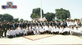 Suasana foto bersama usai pelaksanaan upacara Hari Santri Masional di aloon-aloon Kota Blitar.