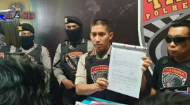 Konferensi pers Polres Lumajang dalam penetapan tersangka kasus Q-Net.