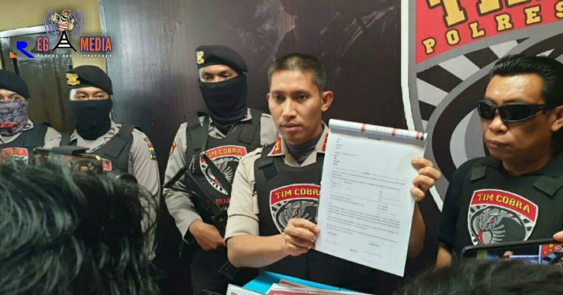 Konferensi pers Polres Lumajang dalam penetapan tersangka kasus Q-Net.
