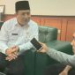 Sekdakab Sampang (Yuliadi Setiawan) saat diwawancara awak media.