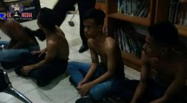 Enam orang pemuda saat diamankan di Mapolres Gorontalo Kota usai terjaring razia/operasi rutin.