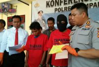 Konferensi Pers: Polres Sampang ungkap kasus dua pelaku pencurian Hp, tersangka bernisial SR dan MR.