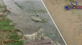 Genangan, aliran air bercampur sampah saat turun hujan