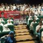Keluarga besar Polres Bangkalan sebelum nonton bareng pose bersama puluhan pelajar
