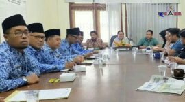 Kabid SD Dinas Pendidikan Bangkalan, Yakkub, saat menghadiri rapat diruang Komisi D