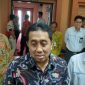 Rektor UTM, Muh. Syarif bersama General Manager PT PLN Persero Distribusi Jawa Timur Bob Saril
