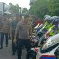 Kapolres Bangkalan AKBP Rama Samtama Putra bersama Forkopimda mengecek persiapan kendaraan personel