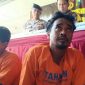 Kedua tersangka maling sepeda motor dan maling sapi saat dibekuk Satreskim Polres Bangkalan 