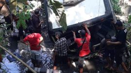 Bus Nahas yang mengangkut Guru TK saat dievakuasi warga